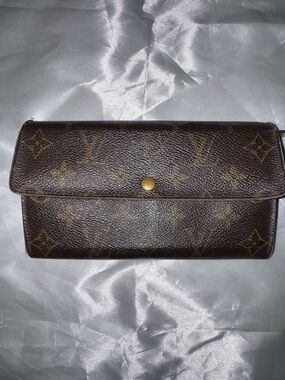 Pre-owned Louis Vuitton Monogram Sarah Wallet